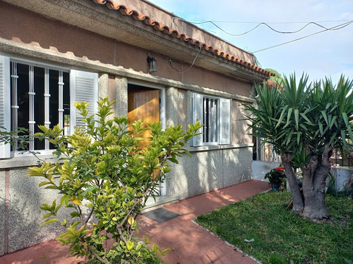 Venta Casa Buceo, 4 Dormitorios, 2 Baños, Garage, Patio Con Parrillero