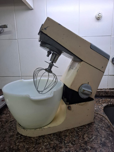 Batidora Kenwood A-701-a Funciona Se Retira En Zona Obelisco Crema 50hz (Usado)