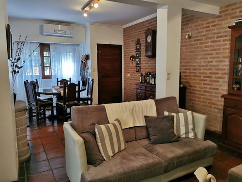 Casa En Venta - 2 Dormitorios 2 Baños 3 Cocheras - 285mts2 - Avellaneda