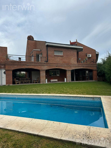 Casa En Los Pilares, 6 Ambientes, C/ Jardin Y Pileta - Venta -