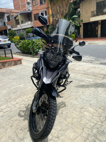 Moto Blanca Y Negra, Apariencia De 8/10, Solo Whatsapp