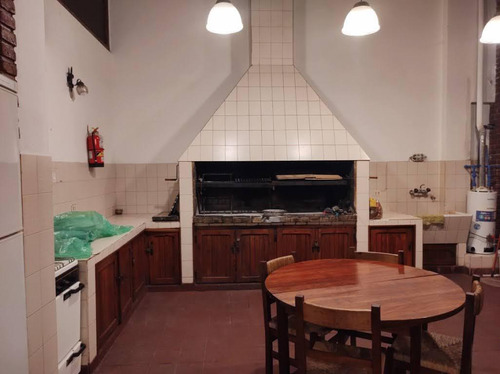 Departamento Cuatro Ambientes Con Dependencia. 25 De Mayo 3000. Venta.