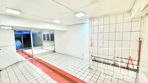 Local 46 M2, 1 Baño, Metro Los Leones - Ziw Property