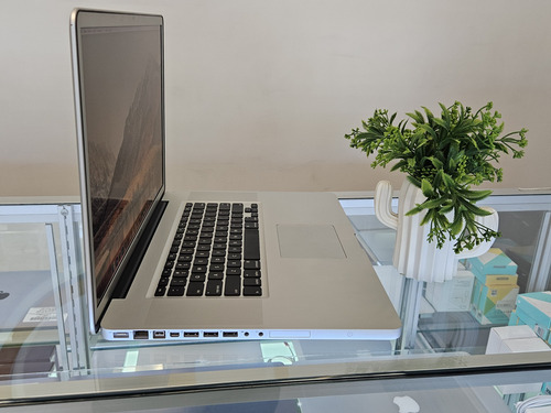 Macbook Pro 2011 17 Core I7 8ram 500gbhdd Plateado (Reacondicionado)