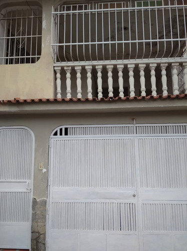 Imagen 1 de 10 de Casa En Urb. La Isabelica. Lemc-312