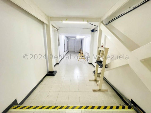 Casa Comercial En Alquiler Chuao Mls #24-21398 Bm