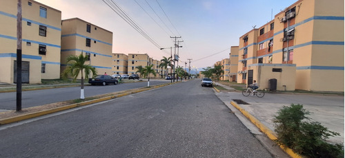 Apartamento En Res. Roraima Cod. India-1820