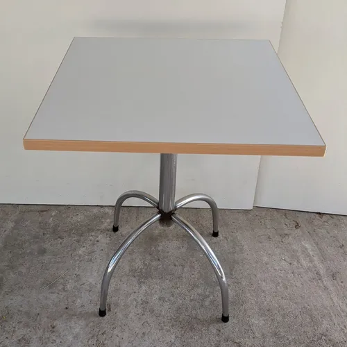 Mesa Tipo Bar, Pie De Hierro Niquelado, Tapa Madera 60x60cm (Usado)