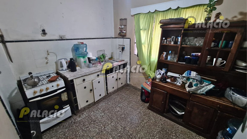 Casa 3 Amb En Amplio Lote Propio De 300m²