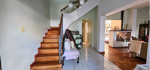 Casa Chalet En Venta En Villa Sarmiento, Morón, G.b.a. Zona Oeste, Permuta Por Depto En Caba O Haedo