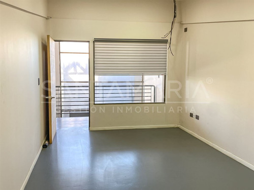 Arriendo Oficina Ubicada En Jaime Repullo, Talcahuano.