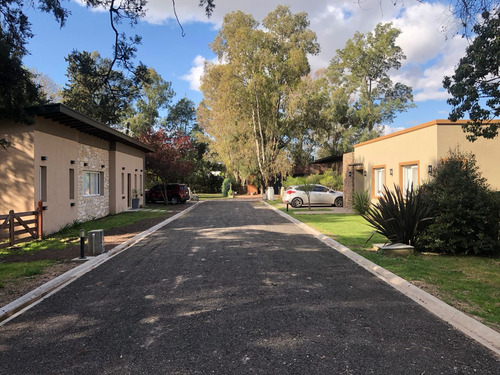 Casa En Venta 2 Dormitorios Barrio Cerrado Las Araucarias