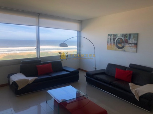 Apartamento En La Brava, De 3 Dormitorios Cuenta Con Excelentes Servicios, Vista Plena Al Mar - Consulte!!!!!!!!-ref:2383
