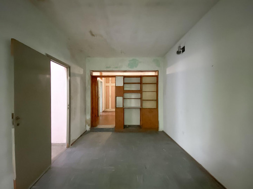 Casa Dos Dormitorios Con Cochera. Barrio Acindar.