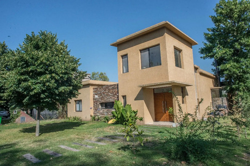 Excelente Casa En San Carlos C.c.
