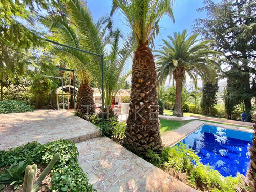 Casa En Venta De 4dorm, 3 Serv, Piscina, Jardin. En Vitacura