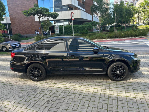 Volkswagen Jetta 2.0 Comfortline Flex 4p Automática