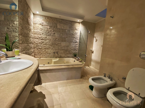 Imagen 21 de 27 de Casa De Categoría En Venta, Villa Cabrera, 4 Dormitorios