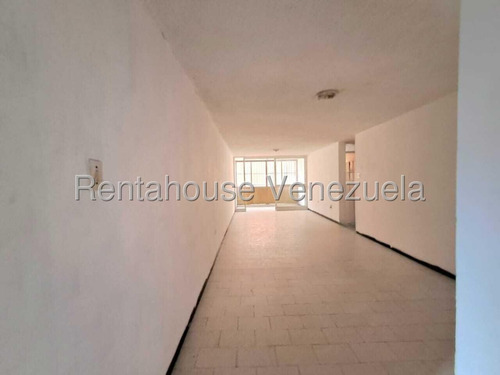 Ms En Estrategica Ubicacion, A Una Cuadra Del Cc Mediterranean Plaza, En Sabana Larga, Rentahouse Ofrece En Alquiler Amplio Apartamento (aprox.119 M2), Para Actualizar A Su Gusto, De 3 Habitaciones