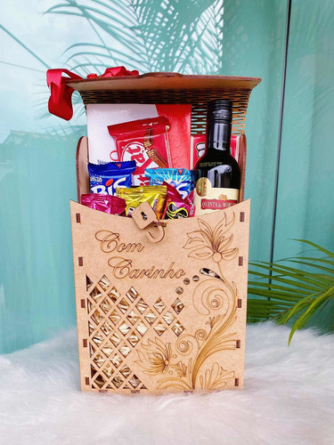 Imagem 4 de 6 de Cesta De Chocolate Com Vinho Nobre Presente Especial Todos