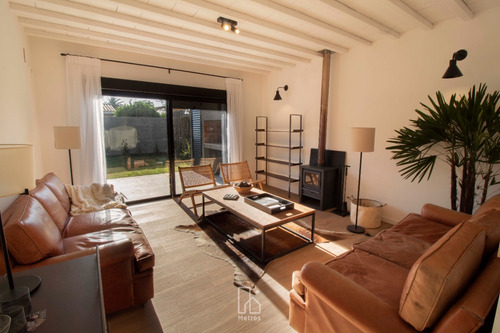 Venta Casa Carrasco - 3 Dormitorios - Living + Comedor -3 Baños -jardín Parrillero - Cochera