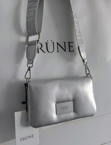 Cartera Bandolera Prüne New Puffy Cuero Pu Plateada Plateado Lisa Níquel Plateado