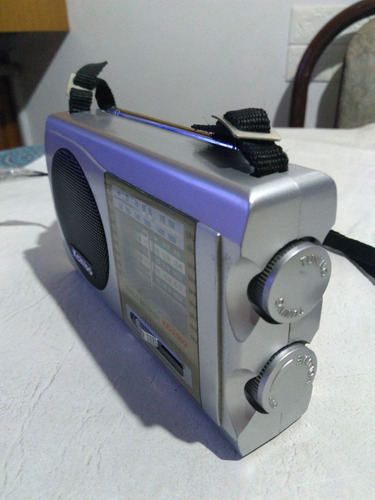 Radio Multibandas Kchibo C/transfo Conexion A 220w Plateado (Usado)