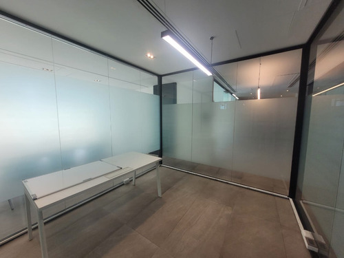 Conjunto De Modernas Oficinas Amobladas