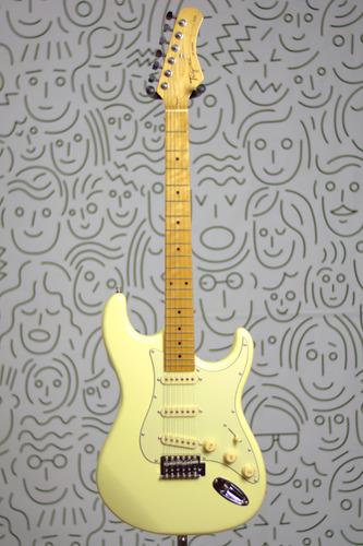 Guitarra Tagima Tg-530 Stratocaster Tw Series Olympic White 3 Singles Escala Em Maple Escudo Artic White Com Palheta