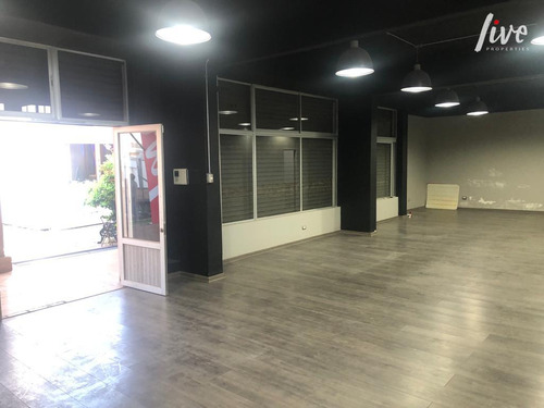 Se Arrienda Local Comercial Av. Chicureo, Centro Comercial 