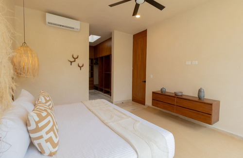 Villa De 4 Recamaras, Alberca Privada, Acabados De Lujo, Cuarto En Planta Baja, Pre-construccion En Venta Aldea Zama, Tulum.