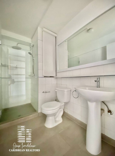 En Venta Penthouse Con Hermosa Vista Al Mar En El Conj Resd La Balandra, Pampatar