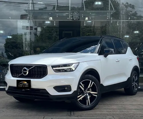 Volvo XC40 2.0 T4 R DESIGN