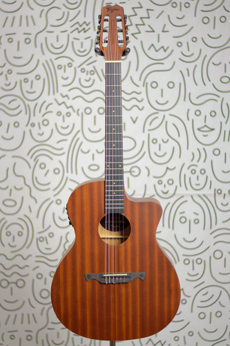 Violão Tagima Vegas Gran Reserva Cordas De Nylon Eletroacústico Afinador Embutido Teq-8 Acabamento Satin Open Pore Fosco Em Sapele