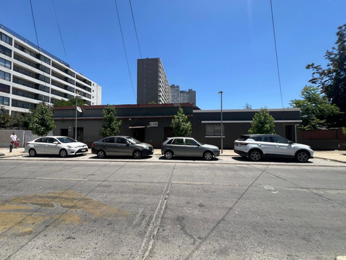 Casa Patronal Con Amplio Terreno A Tres Cuadras Del Metro