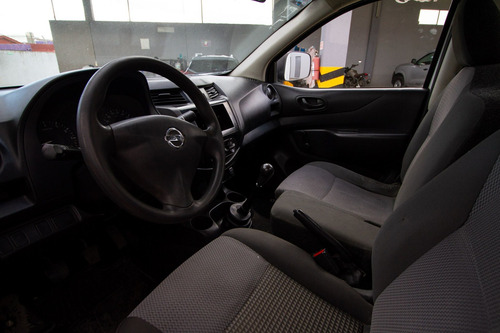 Imagen 9 de 11 de Nissan Np300 2017 2.5 Chasis Cabina Dh Pack Seg Mt
