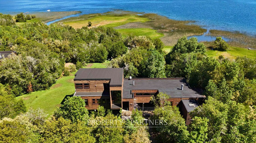 Espectacular Casa A Orillas Del Lago Panguipulli