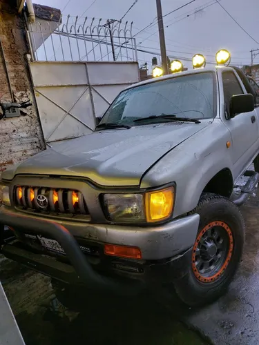 Toyota Hilux 2004 Nacional. Roll Bar, Burrera Y Estribos.