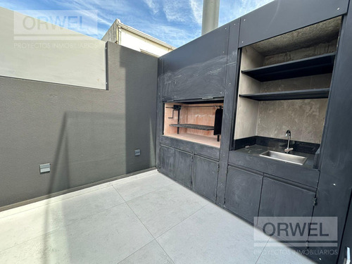 Monoambiente Con Patio En Palermo Holywood. Amenities. Ubicacion 10. Luminoso. Seg. 24 Hs.