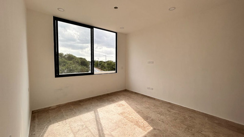 Villa Con Alberca, En Privada Residencial En Venta En Temozón Norte, Mérida