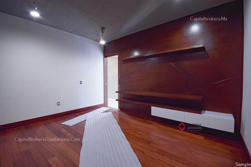 Imagen 16 de 30 de Casa De Lujo Nueva Con Amplio Jardin En Reserva Real