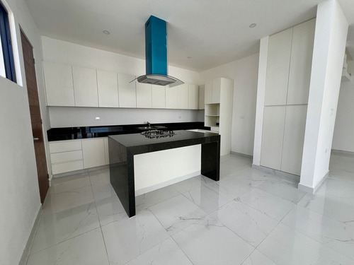 Casa En Venta En Morera, Cholul, De 4 Habitaciones Con Alberca