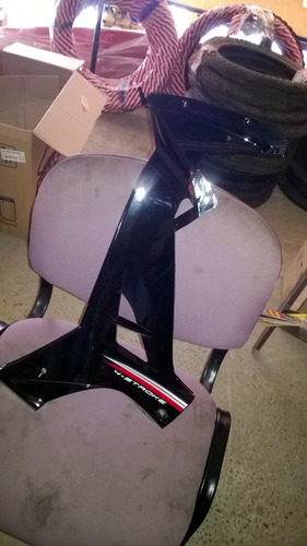 Cacha Yamaha New Crypton Lateral Derecho