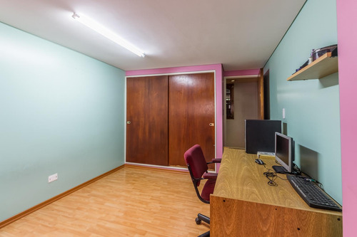 Venta Casa 5 Ambientes Barrio Versalles , Patio Y Cochera Para Dos Autos Permuta - Apto Credito