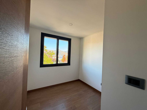 Arriendo Amplia Casa En La Dehesa, Nueva (96031)