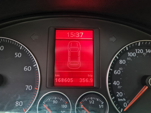 Imagen 9 de 14 de Volkswagen Vento 2.5n Luxury Mt 2009