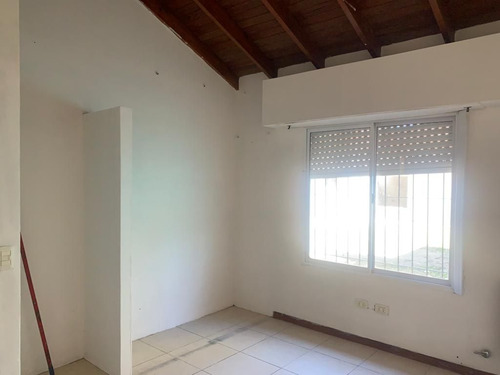 Vivienda Estilo Chalet De Una Sola Planta Barrio San Luis
