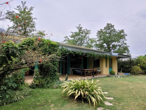Esplendida Casa Con Amplio Jardín, Mas Casa De Invitados. Con Pileta. Barrio Quinto Cuartel