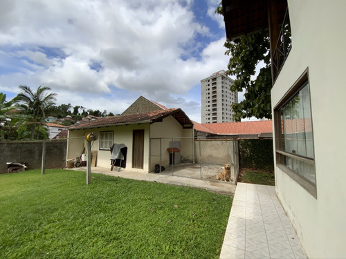 Casa Com 3 Dormitórios Sendo 1 Suíte, Em Rua Tranquila E Sem Saída, No Bairro Itoupava Norte. Terreno Com Área Total De 3.696,54m². - 3577326v