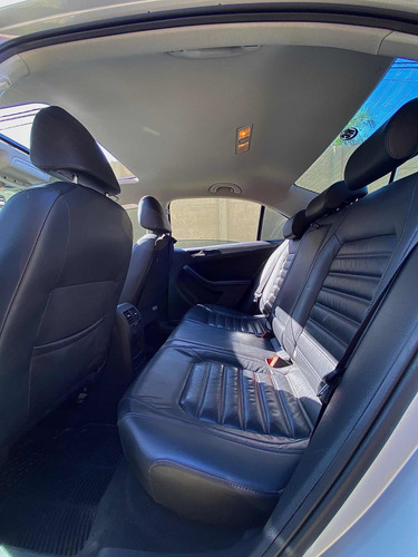 Imagen 23 de 25 de Volkswagen Vento 2012 2.0 Sportline Tsi 200cv Dsg